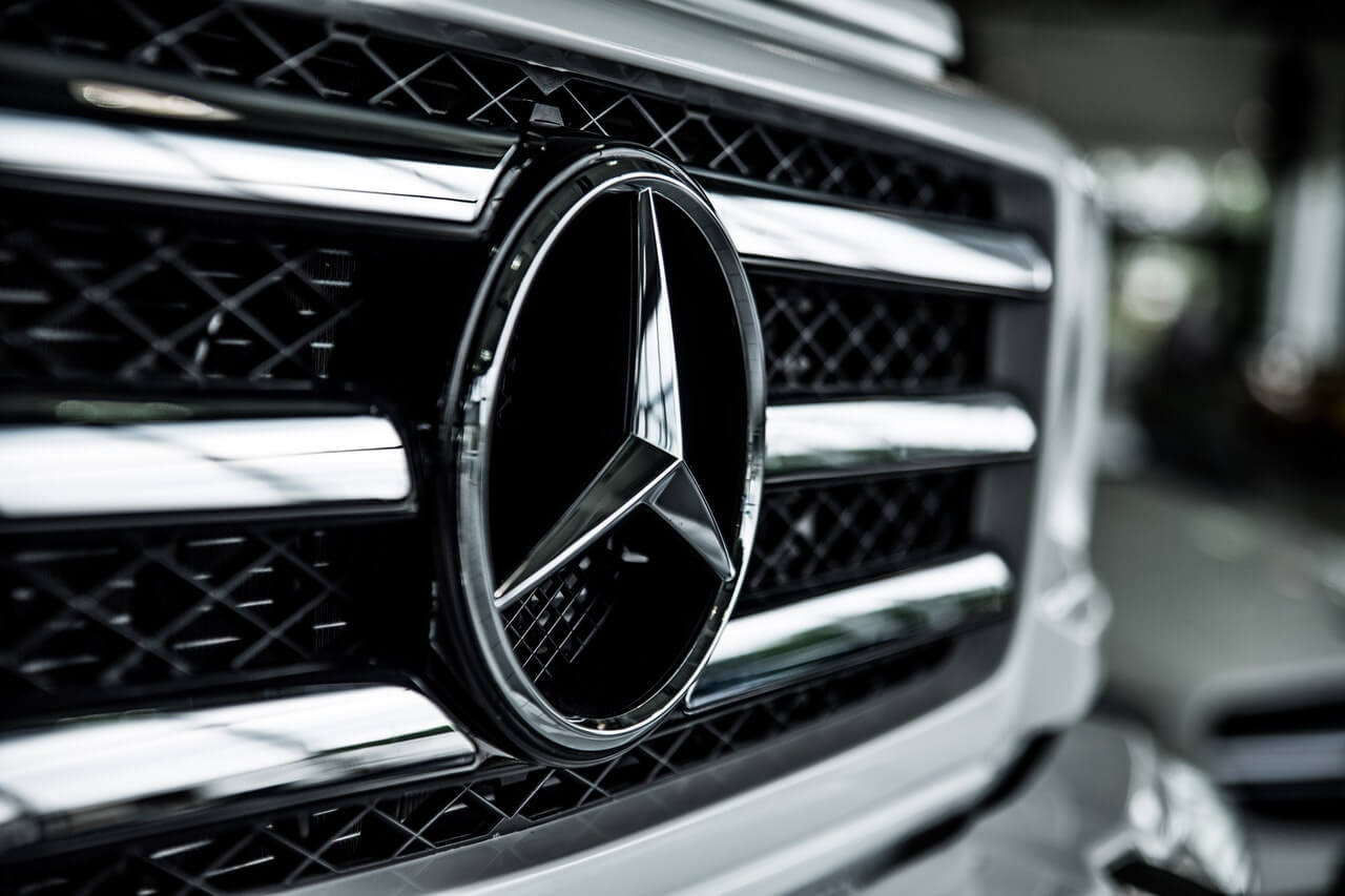 shallow-focus-of-mercedes-benz-emblem-1236792 (1)